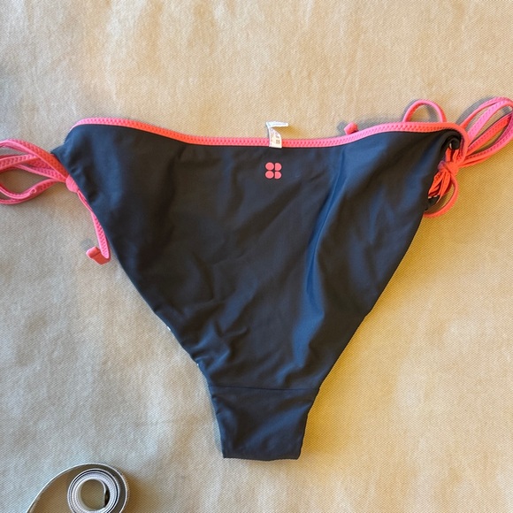 Sweaty Betty Black & White Striped Bikini with Pink Trim - Picture 11 of 11